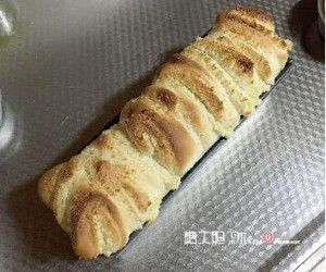 手撕椰蓉吐司——集美貌与美味一身、消耗淡奶油的吐司的做法步骤 第12步