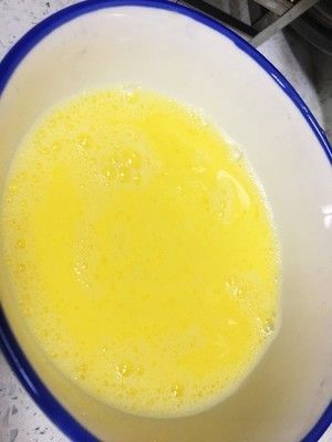 炖蛋孕妇儿童餐早餐一人餐五分钟早餐的做法步骤 第1步