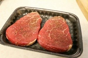 eye fillet菲力+焦糖红酒洋葱的做法步骤 第1步