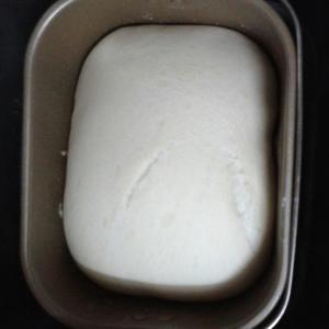 面包机版酸奶蜂蜜面包的做法步骤 第2步