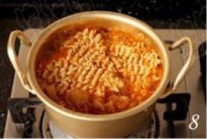 辣白菜年糕泡面的做法步骤 第8步