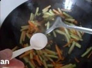 清炒西瓜皮的做法步骤 第10步