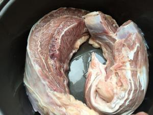 C记卤牛腱（可能是最简单的卤制法）的做法步骤 第2步
