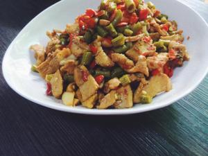 米饭杀手之酸椒鸡胸肉的做法步骤 第2步
