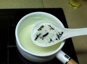 微凉小饭桌—芒果香草布丁的做法步骤 第2步