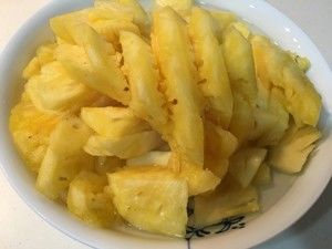 菠萝薄荷汁的做法步骤 第1步