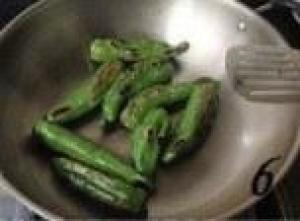 虎皮青椒皮蛋肠的做法步骤 第6步