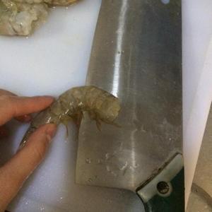 蒜蓉开边虾的做法步骤 第1步