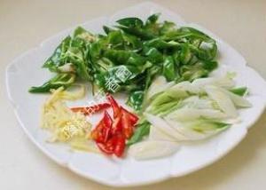 酱烧笔管鱼的做法步骤 第2步