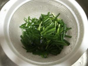 《昨日的美食》之油豆腐、韭菜、高丽菜、猪绞肉的味噌热炒的做法步骤 第5步