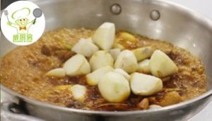 芋头焖鸭，鸭肉这样做才软烂好嚼易吸收│威厨艺的做法步骤 第7步