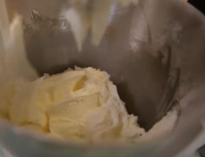 【圣诞特辑】No.2圣诞树纸杯蛋糕的做法步骤 第6步