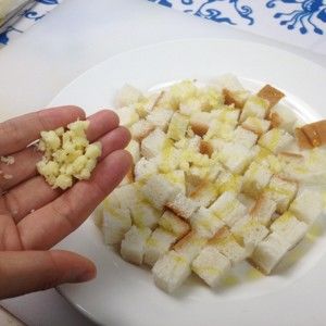 奶油蘑菇汤配烤面包丁的做法步骤 第4步