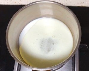 【绵软软de电饭锅蛋糕】第1次就成功哒👉炒鸡好吃de彤小宝鸭鸭蛋糕的做法步骤 第2步