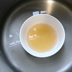 夏日消暑必备清凉美食：南瓜冻糕的做法步骤 第2步