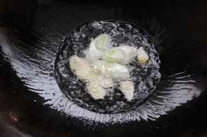 清炒豆腐块 鲜嫩可口又入味 最快手的豆腐炒法的做法步骤 第4步