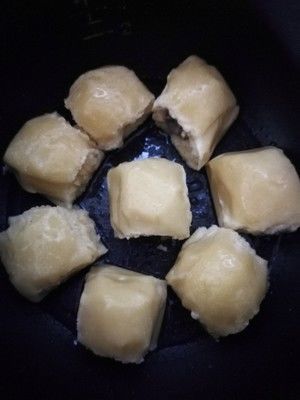 煎粘豆包(电饭煲版)懒人快手做法的做法步骤 第2步