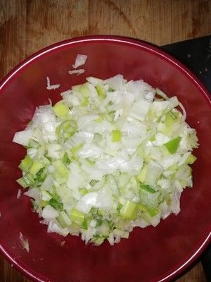 猪肉大葱包子（柳叶包）的做法步骤 第4步
