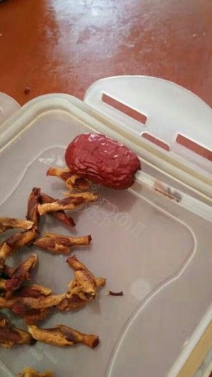 红枣去核简单方便的做法步骤 第1步
