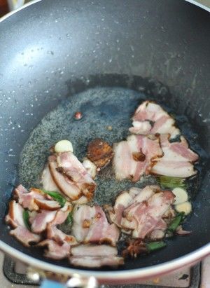 西芹炒腊肉的做法步骤 第3步