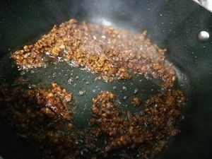 快手下饭菜：焦香土豆丁豆角炒肉馅儿的做法步骤 第4步