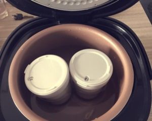 自制酸奶［用电饭煲非常简单］的做法步骤 第4步