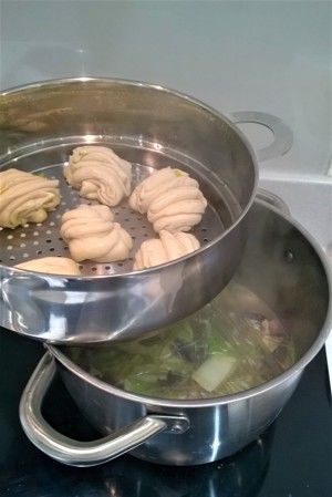 炖白菜配花卷的做法步骤 第6步