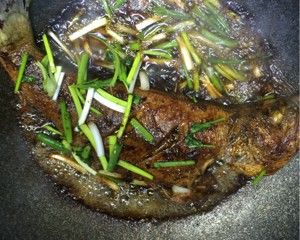 豆豉鱼（红烧鲈鱼）的做法步骤 第6步