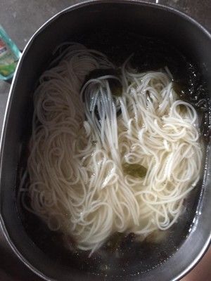 几分钟搞定快手紫菜汤面的做法步骤 第3步