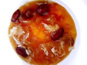 “桃花泪”（桃胶银耳红枣羹）的做法步骤 第2步