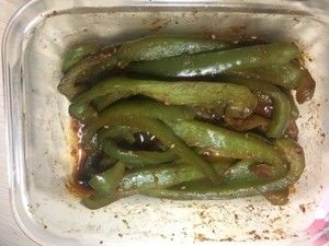 ［微波炉 一人食］烤青椒的做法步骤 第2步
