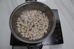 广东四大名饼之一：鸡仔饼的做法步骤 第2步