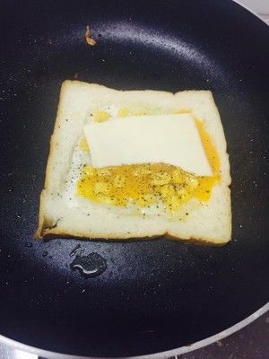 土司鸡蛋火腿三明治  早餐下午茶的做法步骤 第2步