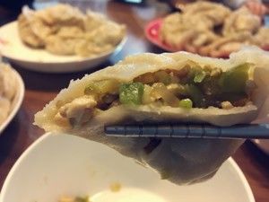 陕西蒸饺(西葫芦粉条豆腐烫面蒸饺)的做法步骤 第6步