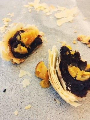 蛋黄酥（史上最详细制作步骤！伊斯尼发酵咸黄油版18个份，表面不开裂，内里很香酥）的做法步骤 第44步