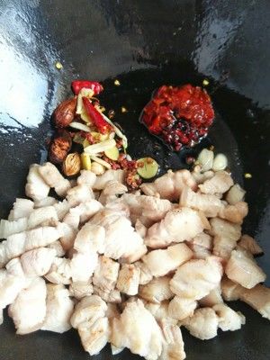 麻辣版红烧肉（附甜版食谱）的做法步骤 第2步