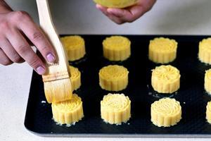 半岛奶黄月饼的做法步骤 第12步
