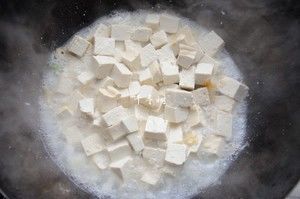 清炒豆腐块 鲜嫩可口又入味 最快手的豆腐炒法的做法步骤 第7步