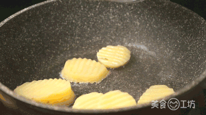 干锅土豆片-不知不觉米饭就被扫光光~的做法步骤 第3步