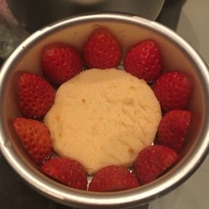 懒人版草莓慕斯的做法步骤 第2步