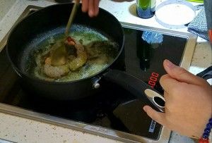 香草黄油明虾【全世界最简单的西餐】的做法步骤 第3步