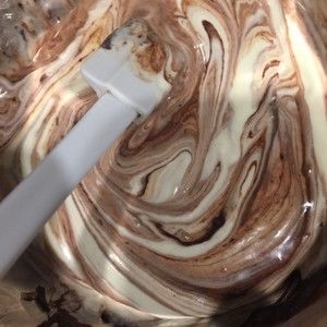 蛋糕甜品42: 牛油果馅巧克力慕斯的做法步骤 第3步