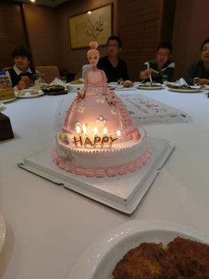 芭比娃娃生日蛋糕的做法步骤 第1步