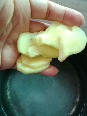 枸杞冰糖鸡蛋胶炖牛奶的做法步骤 第3步