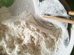 油炸鼓眼鱼的做法步骤 第2步