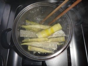 家常下饭菜——肉丝炒春笋的做法步骤 第4步