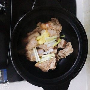 胡萝卜山药排骨汤的做法步骤 第3步