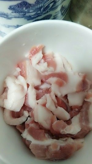 五花肉烧花菜的做法步骤 第1步