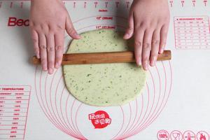 嘎嘣脆——香葱苏打饼干的做法步骤 第6步