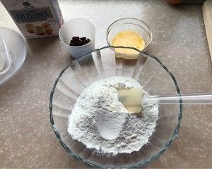 淡奶油蔓越莓司康的做法步骤 第1步
